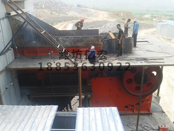 鏈板機(jī)及顎破安裝現(xiàn)場(chǎng)